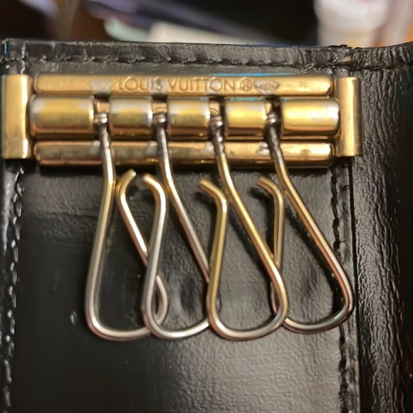 Louis Vuitton Vernis Keyholder Dyed - Picture 5 of 8